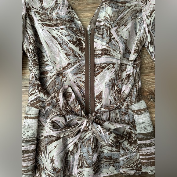 BCBGMaxAzria Silk Marble Top - Picture 5 of 7